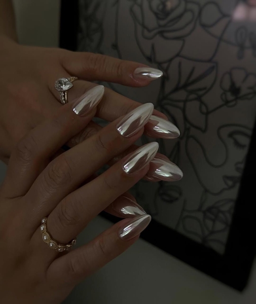 Whether you're putting chrome over a milky nude, a saturated color, or a clean French, it'll take your nails to the next level. Ahead of your next manicure, peruse some of our favorite winter chrome nail designs.