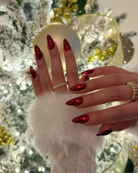 Whether you're putting chrome over a milky nude, a saturated color, or a clean French, it'll take your nails to the next level. Ahead of your next manicure, peruse some of our favorite winter chrome nail designs.