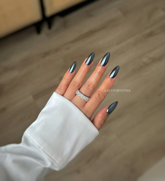 Whether you're putting chrome over a milky nude, a saturated color, or a clean French, it'll take your nails to the next level. Ahead of your next manicure, peruse some of our favorite winter chrome nail designs.